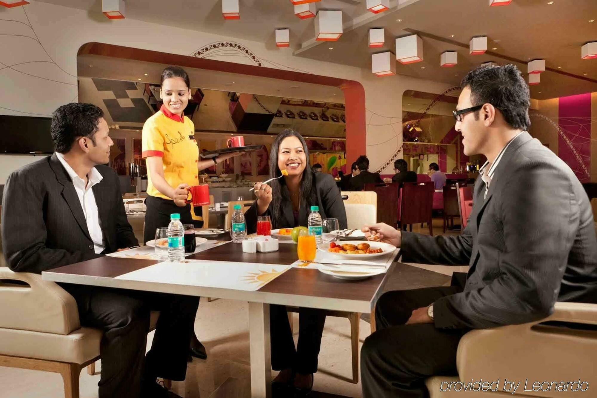 Готель Ibis Bengaluru Outer Ring Road Ресторан фото